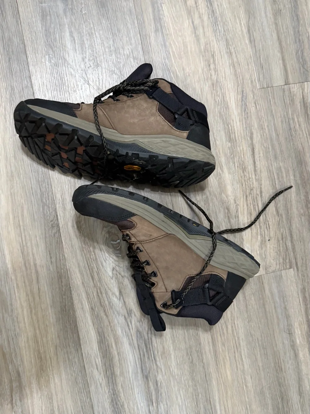 Reva Men's 9 Brown Hiking Boots - Rugged Trail Footwear
